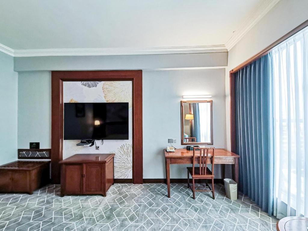 Fenggang Gladden Hotel Tiantangwei Exterior foto
