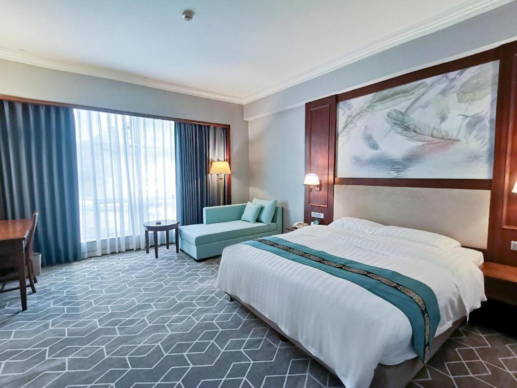 Fenggang Gladden Hotel Tiantangwei Exterior foto