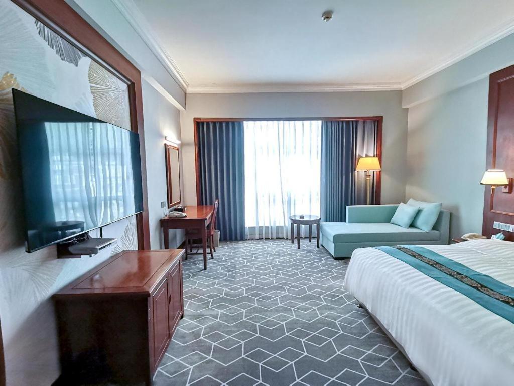 Fenggang Gladden Hotel Tiantangwei Exterior foto