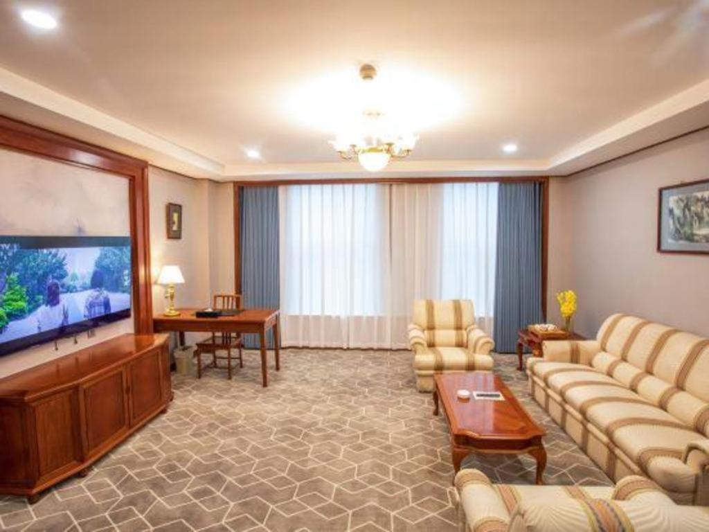 Fenggang Gladden Hotel Tiantangwei Exterior foto