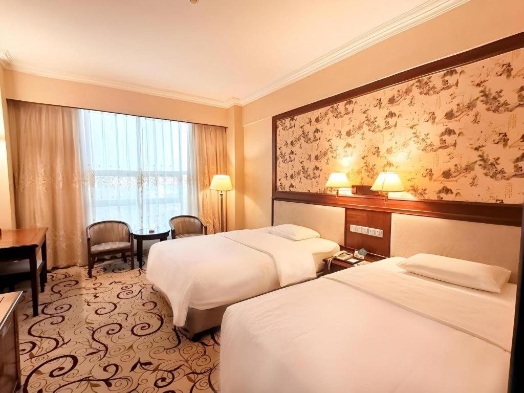 Fenggang Gladden Hotel Tiantangwei Exterior foto