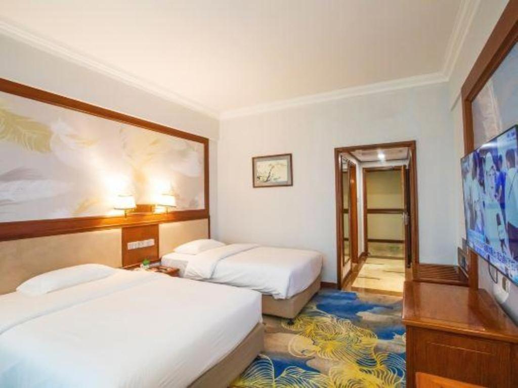 Fenggang Gladden Hotel Tiantangwei Exterior foto
