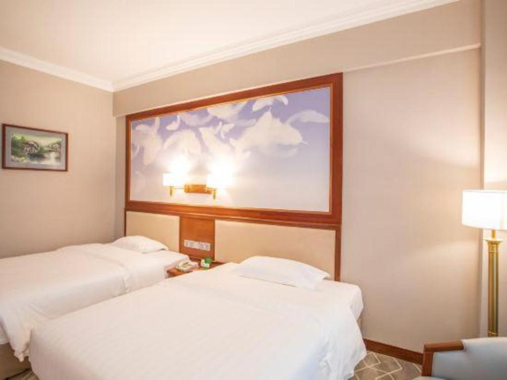 Fenggang Gladden Hotel Tiantangwei Exterior foto
